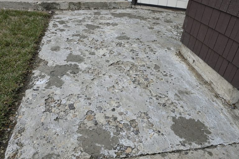Salt-scaled ranch driveway apron with flaking paste — Concrete Driveways in Calumet City