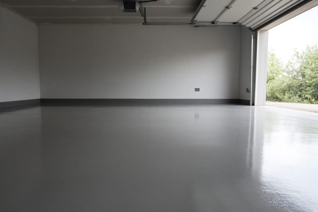 Glossy coated garage floor in an empty residential bay — Concrete Garage Floors in South Holland